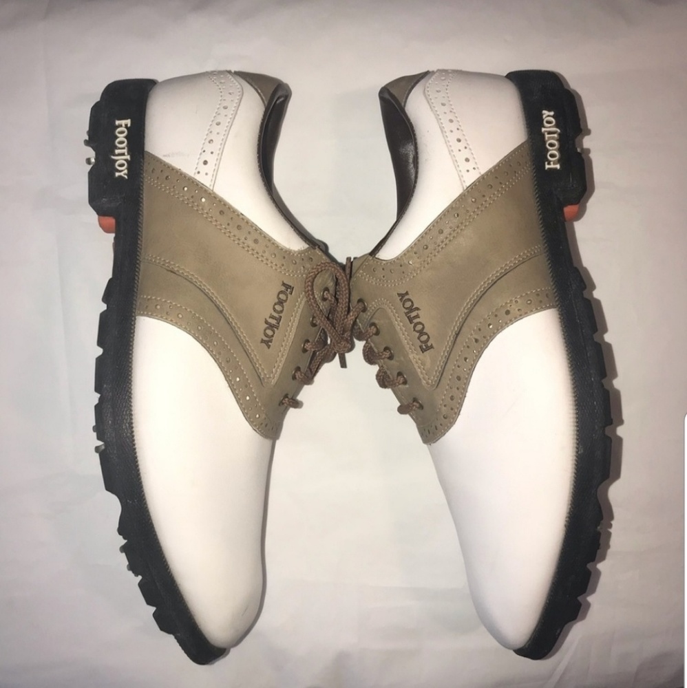 Golf shoes